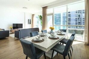 Appartement Premier, 2 chambres | Repas dans la chambre