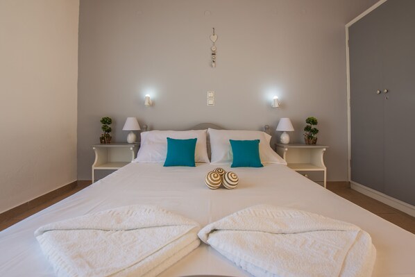 Studio (First Floor) | Soundproofing, free WiFi, bed sheets - Theodora Studios (Zakynthos)