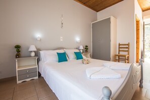 Soundproofing, free WiFi, bed sheets - Theodora Studios (Zakynthos)