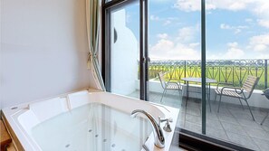 Private spa tub - Iris Pool Villa Pension (Gangneung)