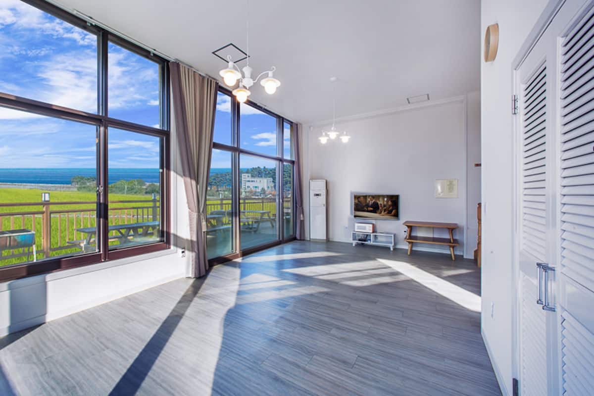 Grand Room | Living area | Flat-screen TV, heated floors