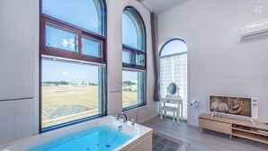 Sky Window Duplex Spa | Private spa tub - Iris Pool Villa Pension (Gangneung)