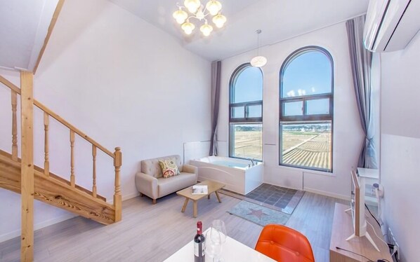 Sky Window Duplex Spa | Interior
