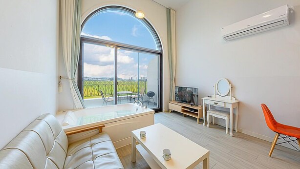 Terrace Duplex Spa | 1 bedroom, WiFi (free), individually decorated, individually furnished - Iris Pool Villa Pension (Gangneung)