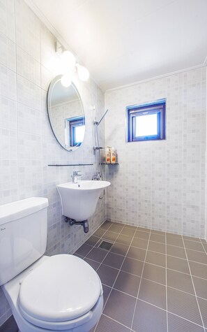 Free toiletries, hair dryer, towels, soap - Attirance Pool Villa Pension (Gangneung)