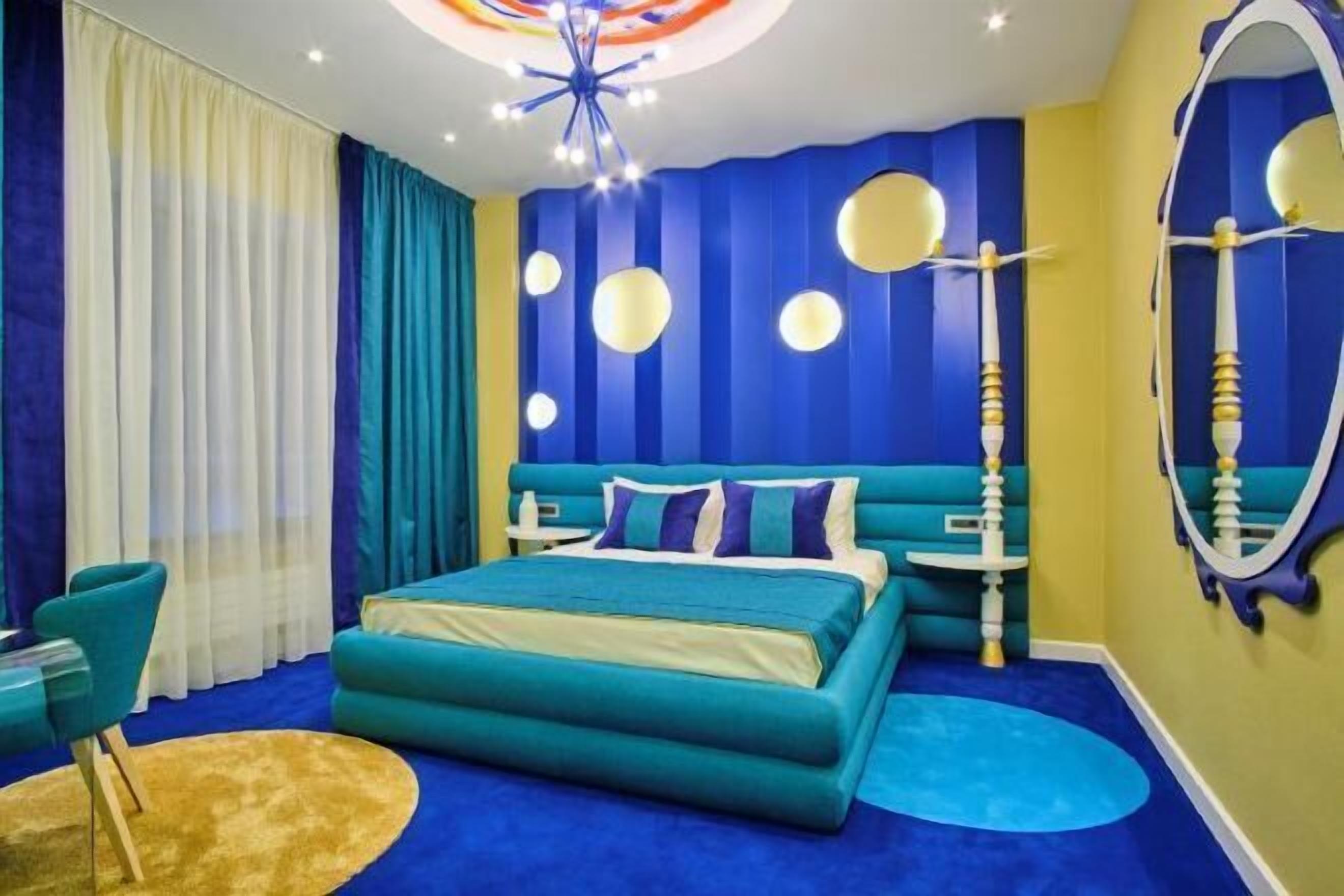 Frette Italian sheets, premium bedding, pillowtop beds, free minibar