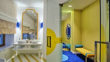 Baignoire et douche séparées, douche à « effet pluie »