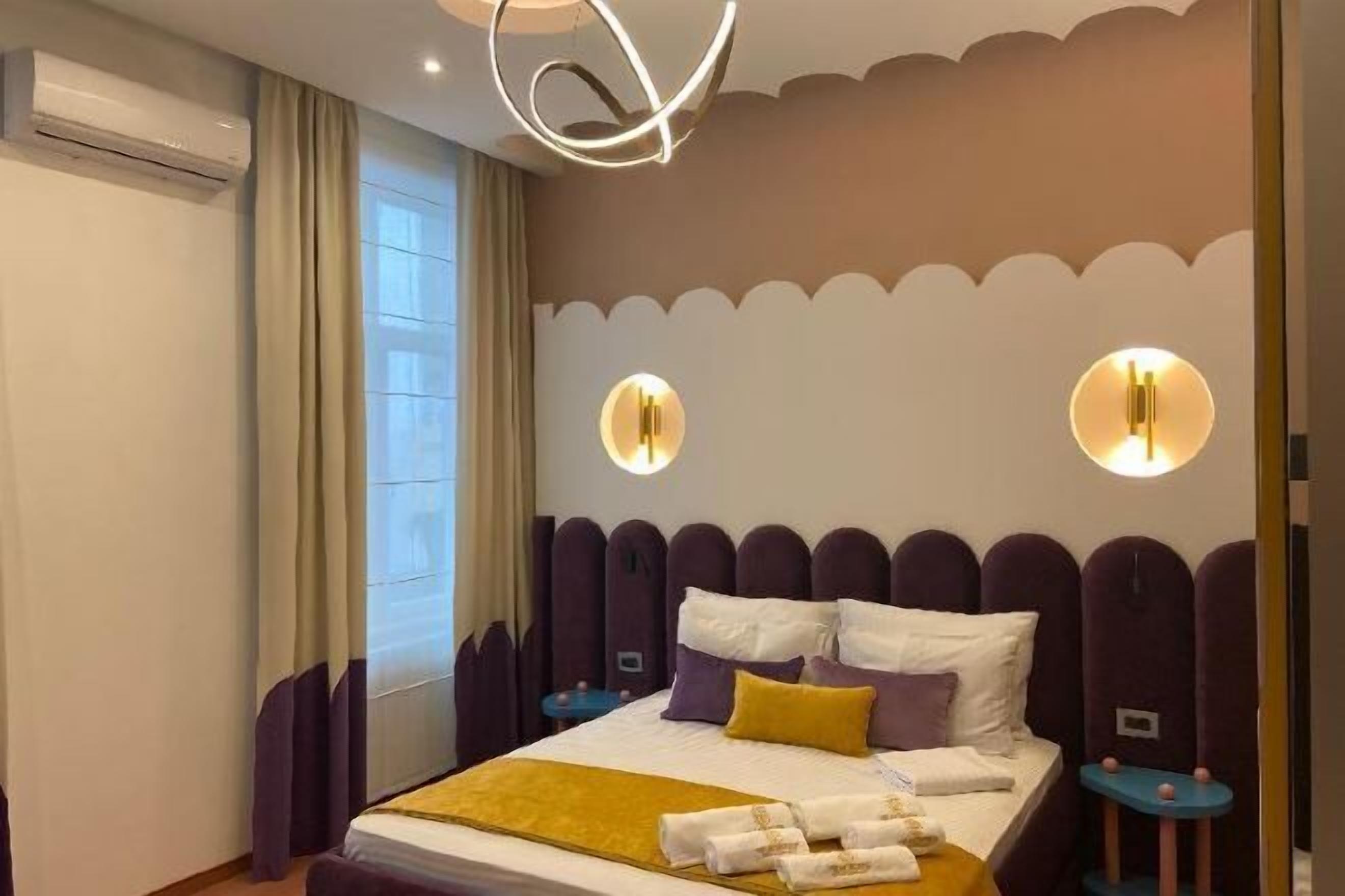 Frette Italian sheets, premium bedding, pillowtop beds, free minibar