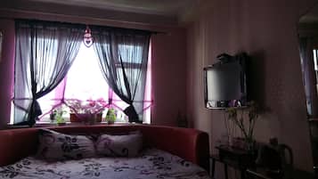 1 Schlafzimmer, Schreibtisch, schallisolierte Zimmer