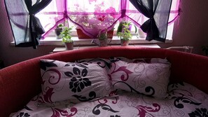 1 多间卧室、办公桌、隔音、熨斗/熨衣板