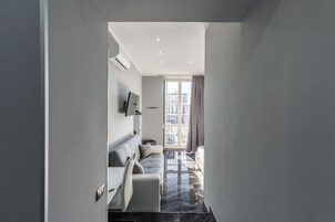 Superior-huone | Untuvapeitot, minibaari, tallelokero huoneessa