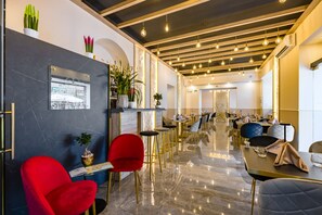 Dinner served, Italian cuisine - Palace Napoli (Naples)