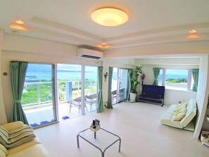 Living area - Ocean Front Yamakawa (Motobu)