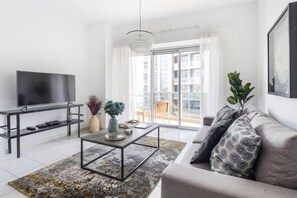 Lägenhet Premium - 2 sovrum | Vardagsrum | 40-tums smart-tv med kabelkanaler och tv