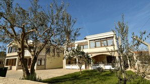 Exterior - Apartment Isic (Vir)