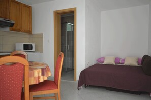 Apartment, 2 Bedrooms A1 | Living area