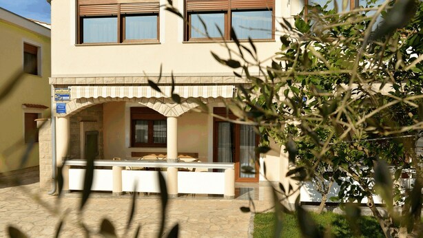 Exterior - Apartment Isic (Vir)