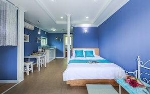 A bedroom with a bed, a desk, and a chair. - Morning Lake Pension (Pocheon)