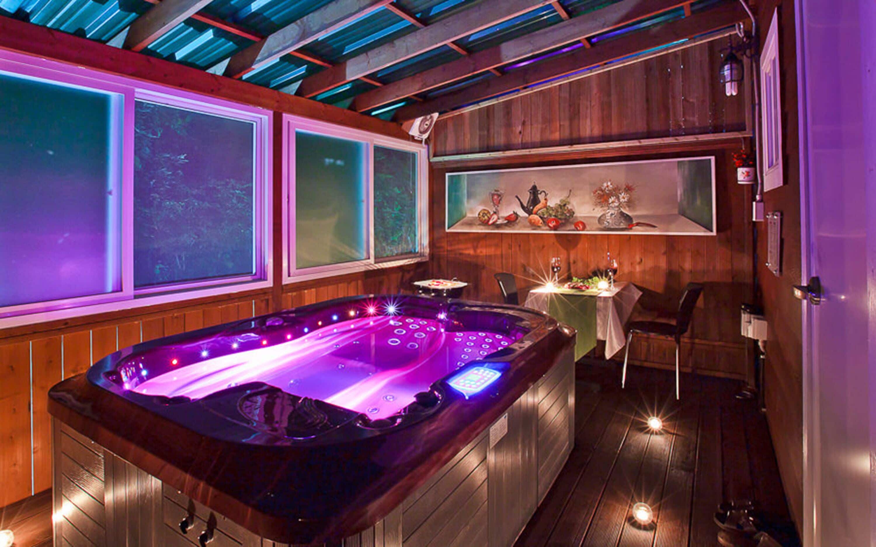 Grass Blade Morning (Waterslide/Spa) | Jet tub