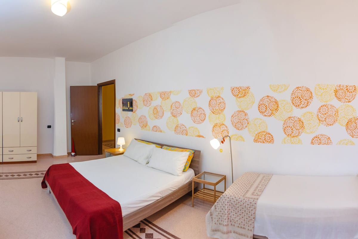 Quarto quádruplo | Individualmente decorados, escrivaninha