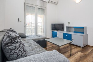 Apartment, 1 Bedroom (A1) | Living area | Flat-screen TV - Apartments Galic (Vir)