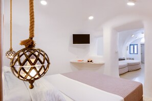 Quadruple Room, 1 Bedroom, Sea View | Premium bedding, iron/ironing board, free cribs/infant beds, free WiFi - Oia Angle Cavehouse (Santorini)