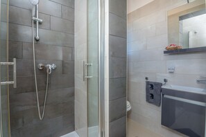 Apartment A1 | Baño | Secadora de cabello y toallas 