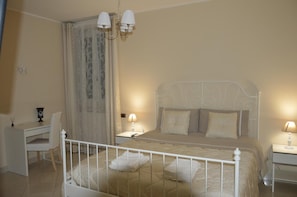 Skrivebord og wi-fi (inkludert)