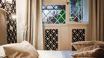 Deluxe kamer, 1 slaapkamer | 1 slaapkamer, luxe beddengoed, donzen dekbedden, een kluis op de kamer