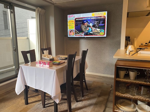 客室内のダイニングエリア