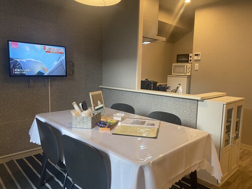 客室内のダイニングエリア