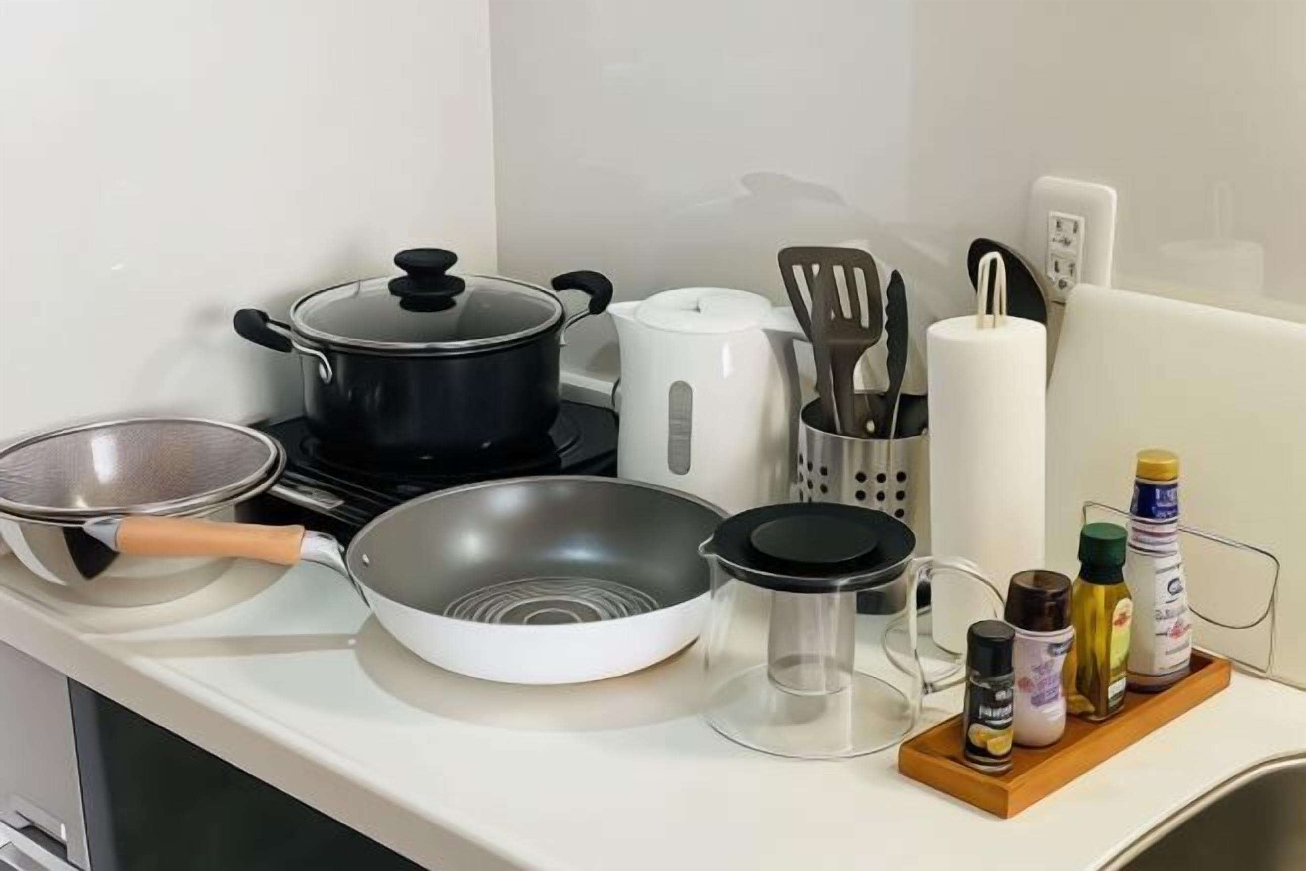 デスク、防音設備、アイロン / アイロン台、WiFi (無料)