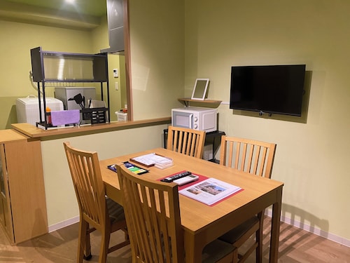 客室内のダイニングエリア