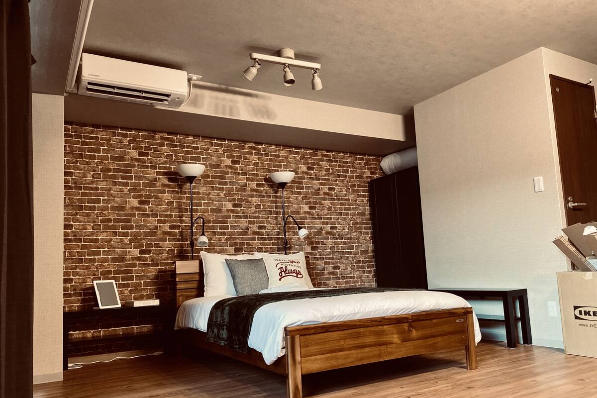 Deluxe Studio Wide (SALOON), Non Smoking | Desk, soundproofing, iron/ironing board (on request), WiFi (free)