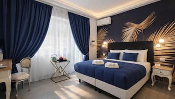 Superior Double or Twin Room | Peralatan tempat tidur premium, peti besi dalam bilik