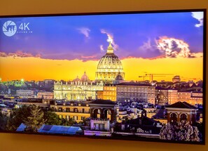 Deluxe Double Room, Balcony | Premium bedding, in-room safe, individually decorated, desk - RomAntic Dreams Guest House (Rome)