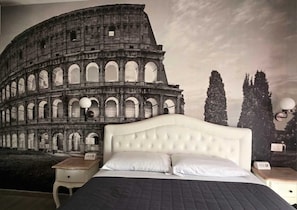 Premium bedding, in-room safe, individually decorated - RomAntic Dreams Guest House (Rome)