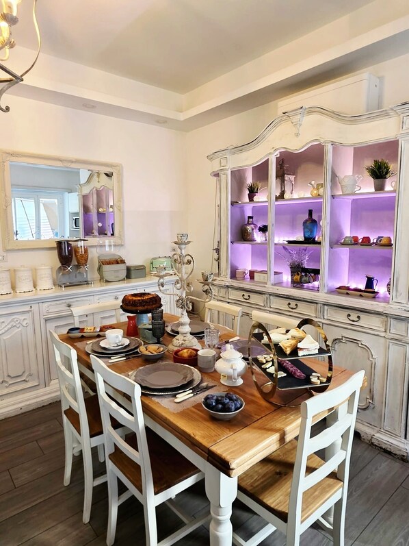 55-inch flat-screen TV with satellite channels, Netflix - RomAntic Dreams Guest House (Rome)