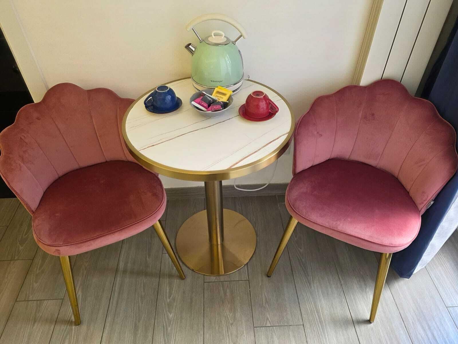 华丽双人房 | 高档床上用品、客房内保险箱、特色装修、办公桌