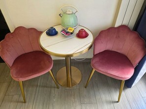 Deluxe Double Room | In-room safe, desk, soundproofing, iron/ironing board - RomAntic Dreams Guest House (Rome)