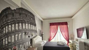 Superior trippelrum | Sängtillbehör av högsta kvalitet och värdeförvaringsskåp på rummet