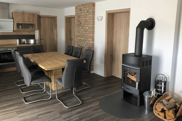 Wohnzimmer mit Kamin