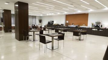 Dagelijks ontbijtbuffet (EUR 15 per persoon)