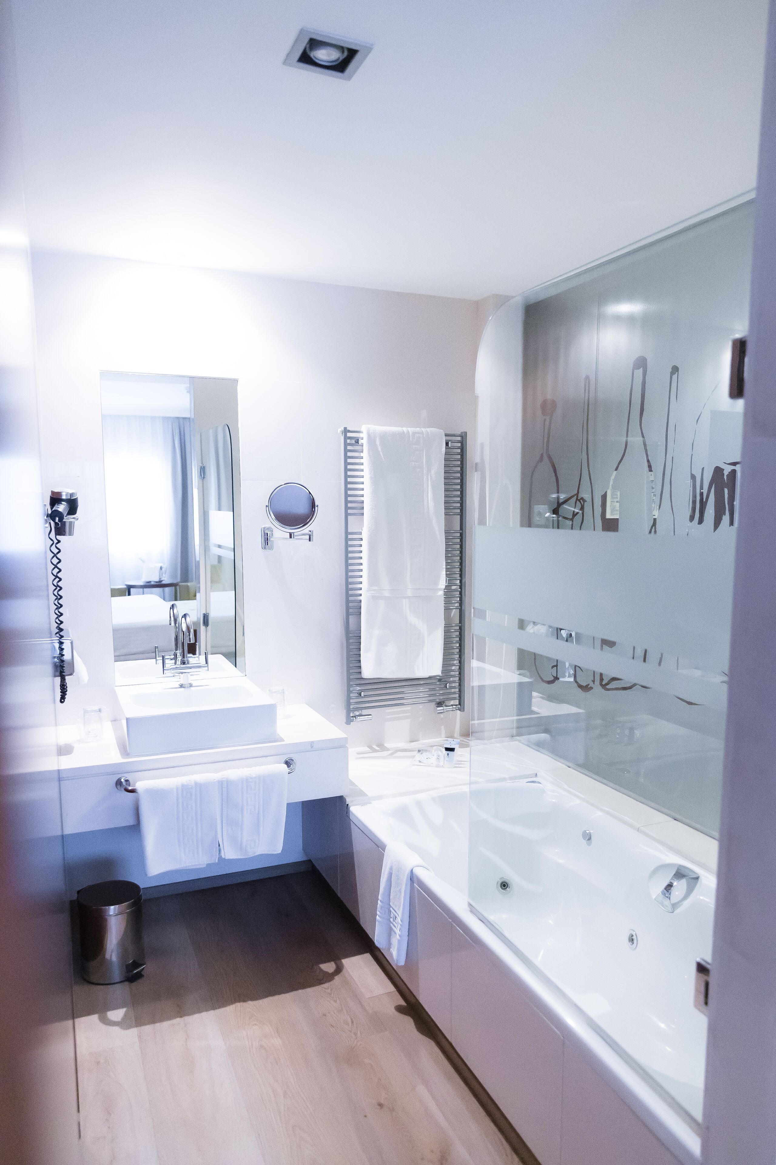 superior room | bathroom | deep-soaking bathtub, hair dryer, bidet, towels
