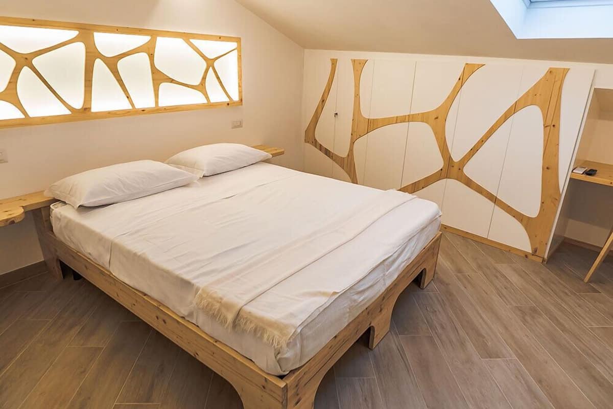 In-room safe, desk, soundproofing, free WiFi