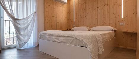 Standard Double Room (Sophia Loren) | In-room safe, desk, soundproofing, free WiFi