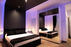 Phòng đôi (Vittorio De Sica) | Két bảo mật tại phòng, bàn, phòng cách âm 