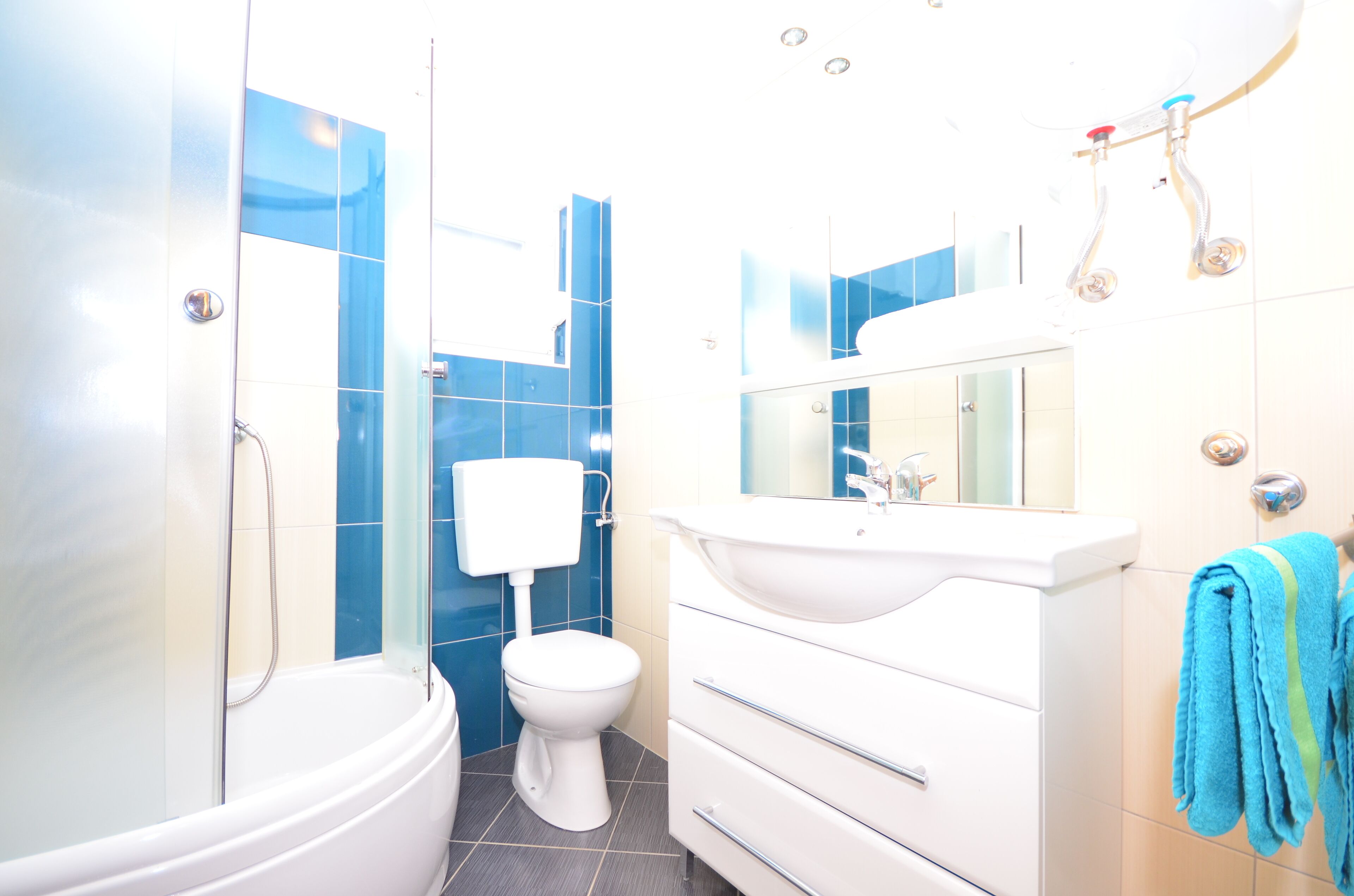Appartement, 1 chambre (A1) | Salle de bain | Séchoir à cheveux, serviettes fournies