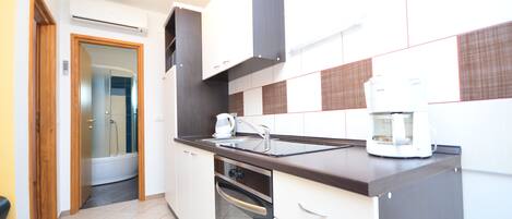 Apartament, 1 dormitori (A1) | Cuina privada | Frigorífic, microones, forn i placa de cuina