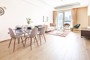 Premier Apartment, 3 Bedrooms | In-room dining
